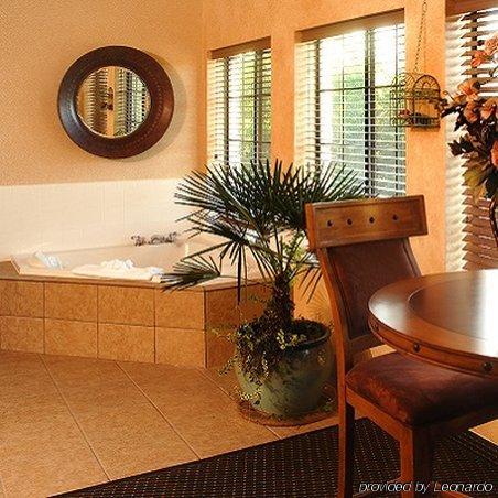 Inn On Barons Creek Fredericksburg Room photo